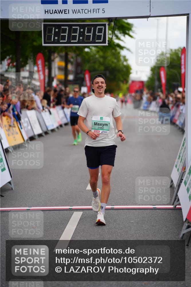 20.09.2026 - PSD Bank Halbmarathon LAZAROV Photography http://msf.ph/oto/10502372 20.09.2026 11:33:49 Ziel 2201, 2482, 2529, 4395 meine-sportfotos.de