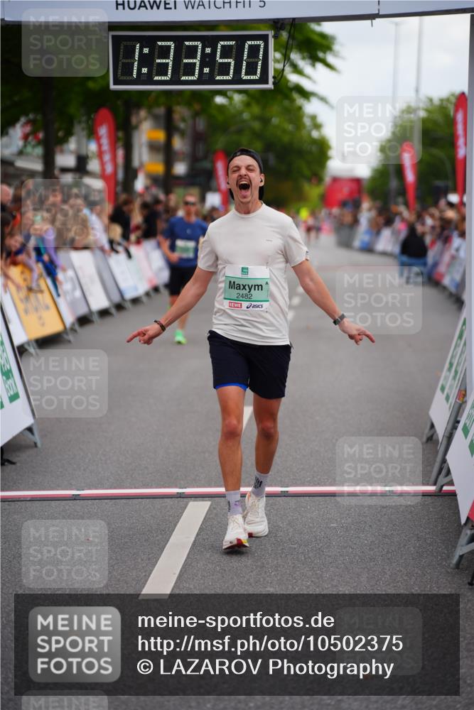 20.09.2026 - PSD Bank Halbmarathon LAZAROV Photography http://msf.ph/oto/10502375 20.09.2026 11:33:49 Ziel 2201, 2482, 2529, 4395 meine-sportfotos.de