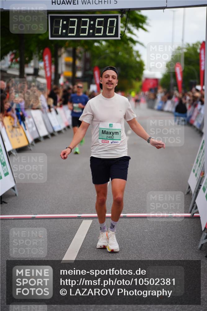 20.09.2026 - PSD Bank Halbmarathon LAZAROV Photography http://msf.ph/oto/10502381 20.09.2026 11:33:50 Ziel 2201, 2482, 4395 meine-sportfotos.de