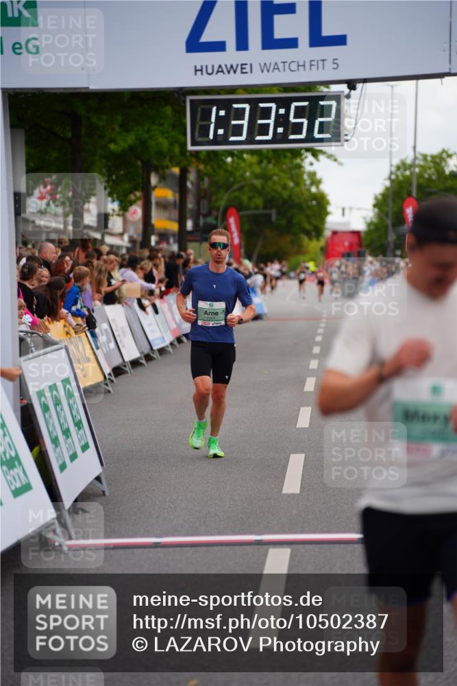 20.09.2026 - PSD Bank Halbmarathon LAZAROV Photography http://msf.ph/oto/10502387 20.09.2026 11:33:52 Ziel 2201, 2482 meine-sportfotos.de