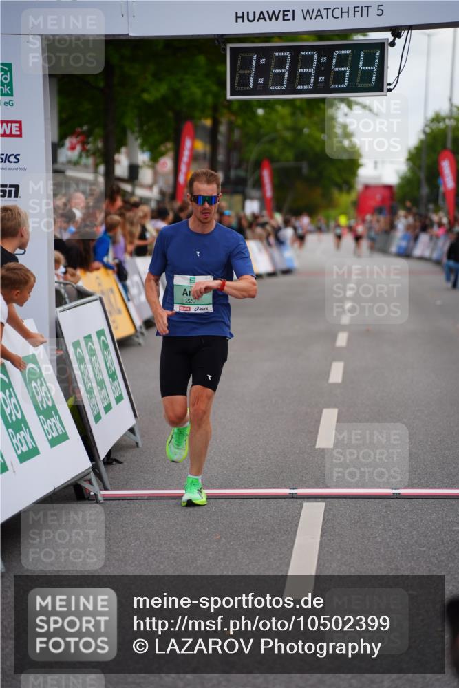 20.09.2026 - PSD Bank Halbmarathon LAZAROV Photography http://msf.ph/oto/10502399 20.09.2026 11:33:53 Ziel 2201, 2482 meine-sportfotos.de