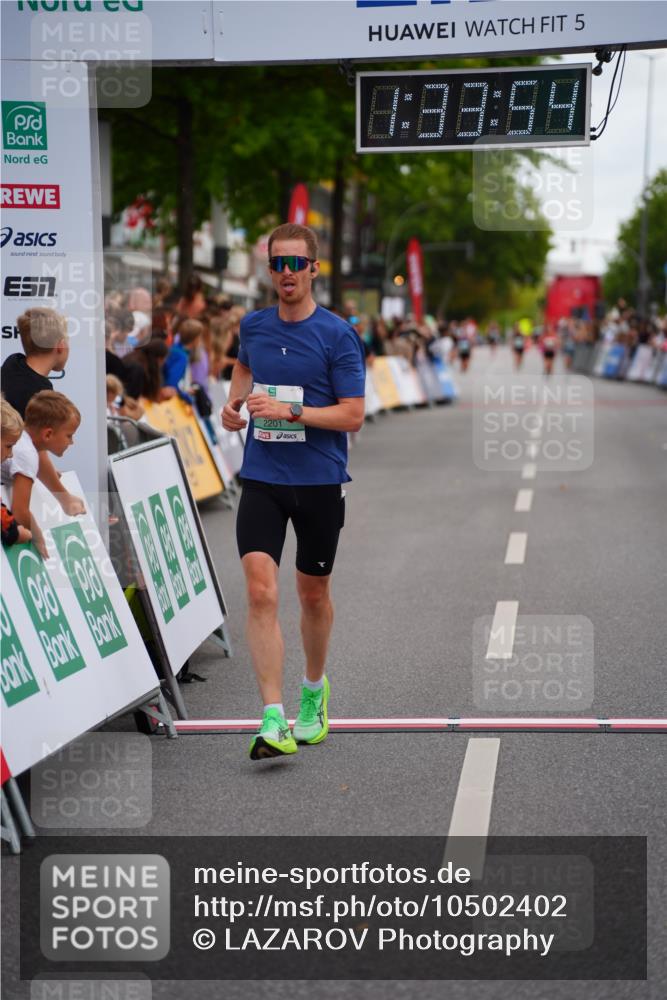 20.09.2026 - PSD Bank Halbmarathon LAZAROV Photography http://msf.ph/oto/10502402 20.09.2026 11:33:53 Ziel 2201, 2482 meine-sportfotos.de
