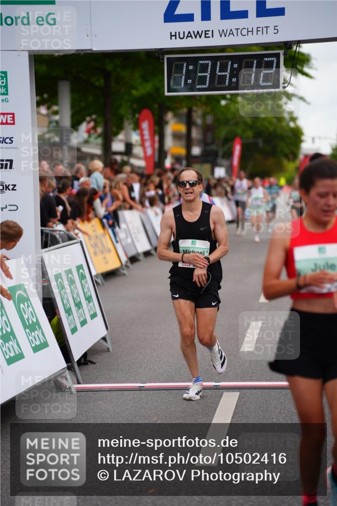 20.09.2026 - PSD Bank Halbmarathon LAZAROV Photography http://msf.ph/oto/10502416 20.09.2026 11:34:11 Ziel 1384, 1995, 2265, 3551, 4276, 4690 meine-sportfotos.de