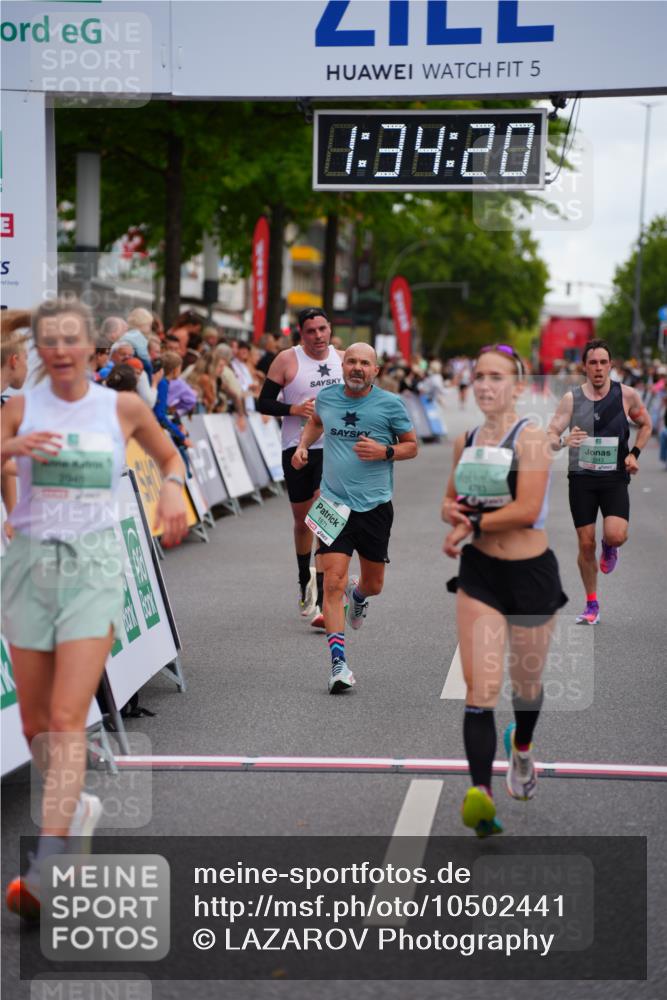 20.09.2026 - PSD Bank Halbmarathon LAZAROV Photography http://msf.ph/oto/10502441 20.09.2026 11:34:19 Ziel 1384, 1871, 2043, 2547, 2945, 3551, 4276, 4783 meine-sportfotos.de