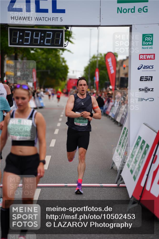 20.09.2026 - PSD Bank Halbmarathon LAZAROV Photography http://msf.ph/oto/10502453 20.09.2026 11:34:21 Ziel 1384, 1871, 2043, 2547, 2945, 4783 meine-sportfotos.de
