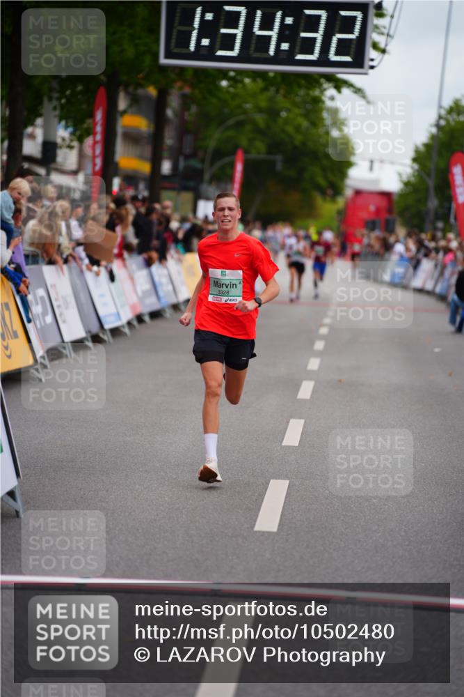 20.09.2026 - PSD Bank Halbmarathon LAZAROV Photography http://msf.ph/oto/10502480 20.09.2026 11:34:32 Ziel 3328 meine-sportfotos.de