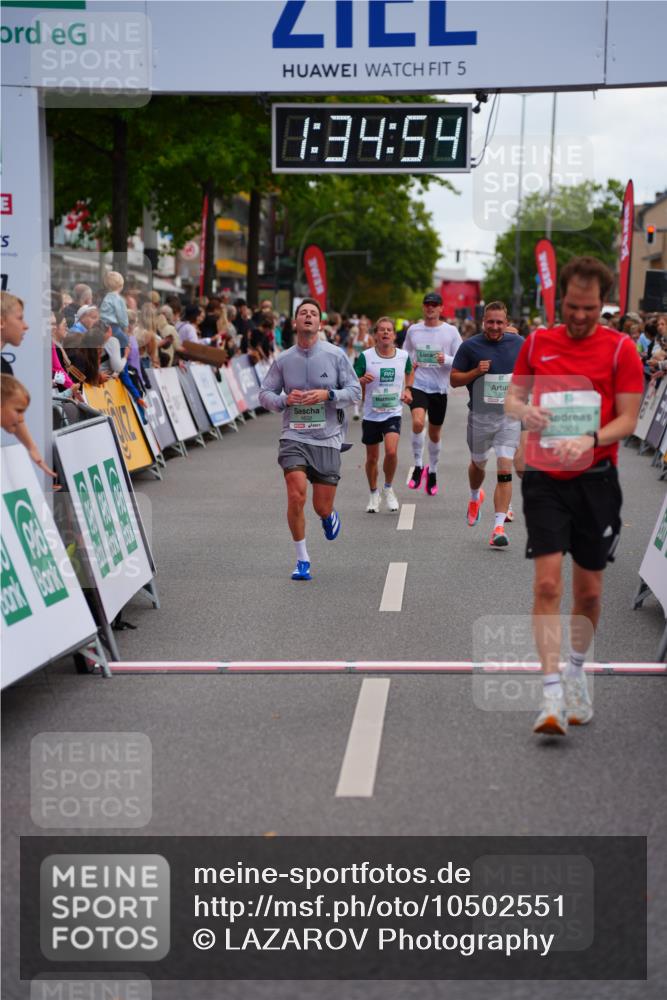 20.09.2026 - PSD Bank Halbmarathon LAZAROV Photography http://msf.ph/oto/10502551 20.09.2026 11:34:54 Ziel 1535, 1632, 2308, 2910, 3267, 4297, 4345 meine-sportfotos.de