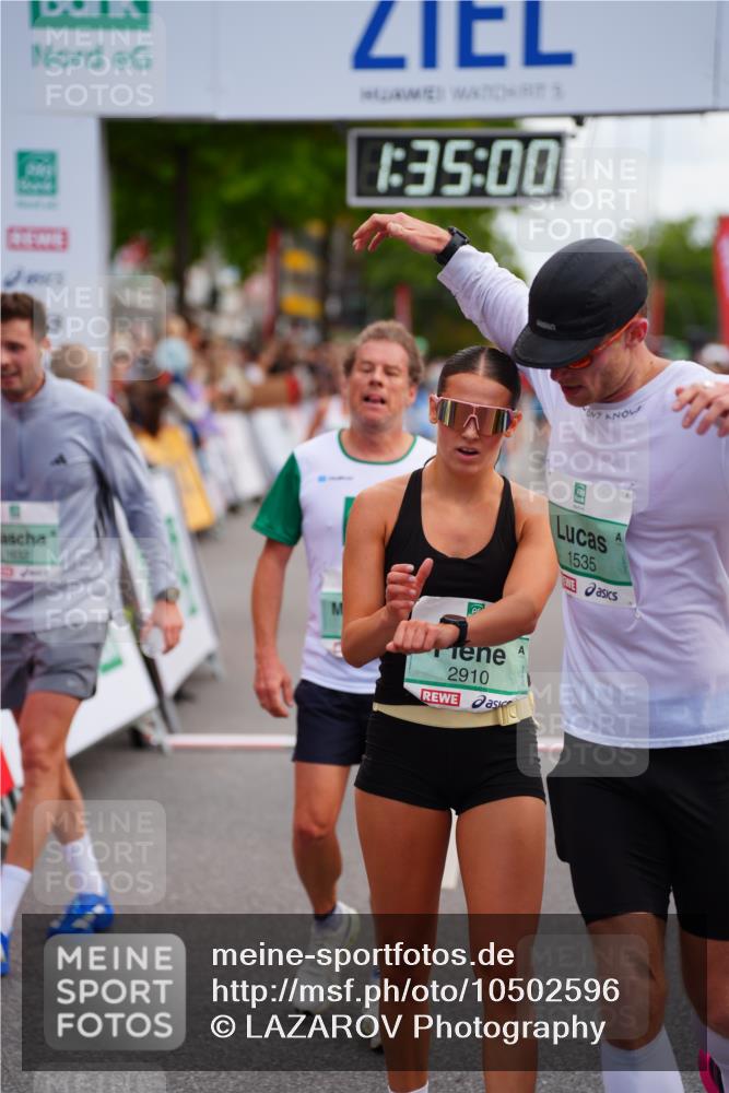 20.09.2026 - PSD Bank Halbmarathon LAZAROV Photography http://msf.ph/oto/10502596 20.09.2026 11:34:59 Ziel 1535, 1632, 1930, 2159, 2308, 2352, 2910, 3267, 4297 meine-sportfotos.de