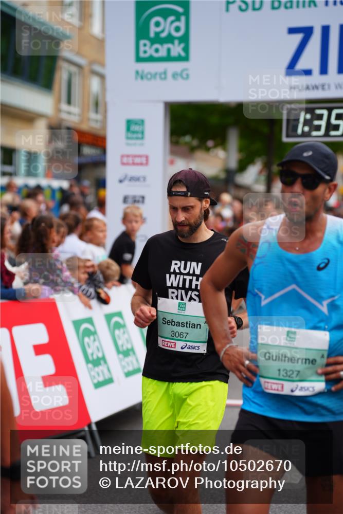 20.09.2026 - PSD Bank Halbmarathon LAZAROV Photography http://msf.ph/oto/10502670 20.09.2026 11:35:14 Ziel 1050, 1195, 1327, 1377, 1673, 1708, 3001, 3067 meine-sportfotos.de