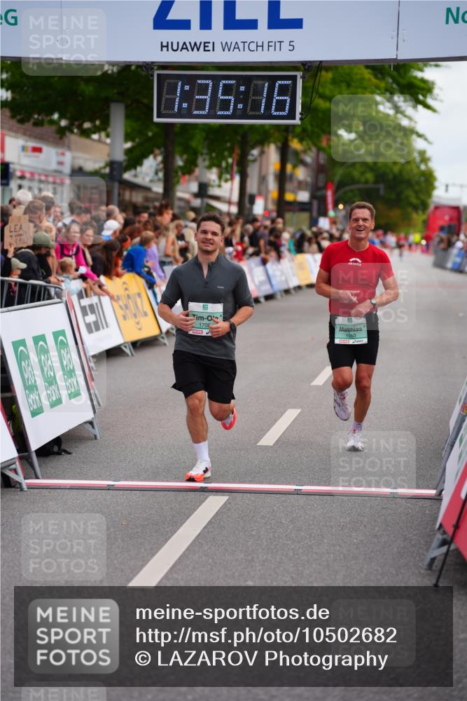 20.09.2026 - PSD Bank Halbmarathon LAZAROV Photography http://msf.ph/oto/10502682 20.09.2026 11:35:16 Ziel 1050, 1327, 1377, 1673, 1708, 3001, 3067 meine-sportfotos.de