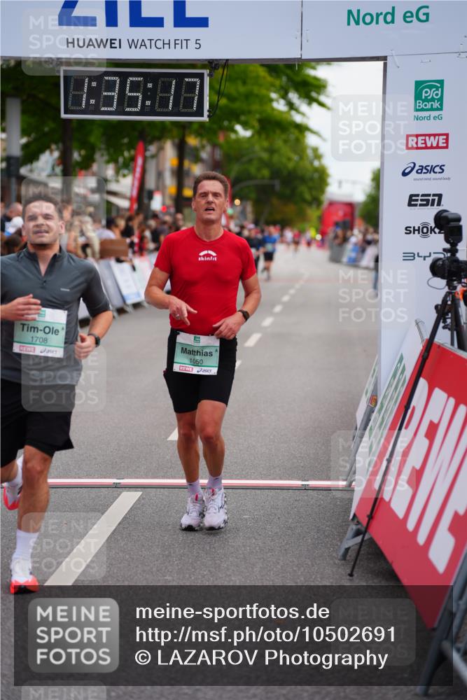 20.09.2026 - PSD Bank Halbmarathon LAZAROV Photography http://msf.ph/oto/10502691 20.09.2026 11:35:17 Ziel 1050, 1377, 1673, 1708, 3001, 3067 meine-sportfotos.de