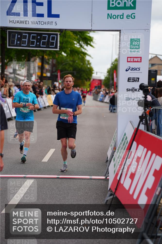 20.09.2026 - PSD Bank Halbmarathon LAZAROV Photography http://msf.ph/oto/10502727 20.09.2026 11:35:29 Ziel 1355, 2525, 3878, 4131 meine-sportfotos.de