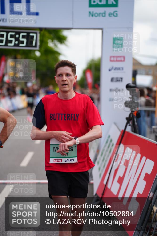 20.09.2026 - PSD Bank Halbmarathon LAZAROV Photography http://msf.ph/oto/10502894 20.09.2026 11:35:56 Ziel 1429, 1614, 1693, 1838, 2244, 2379, 3518, 4705 meine-sportfotos.de