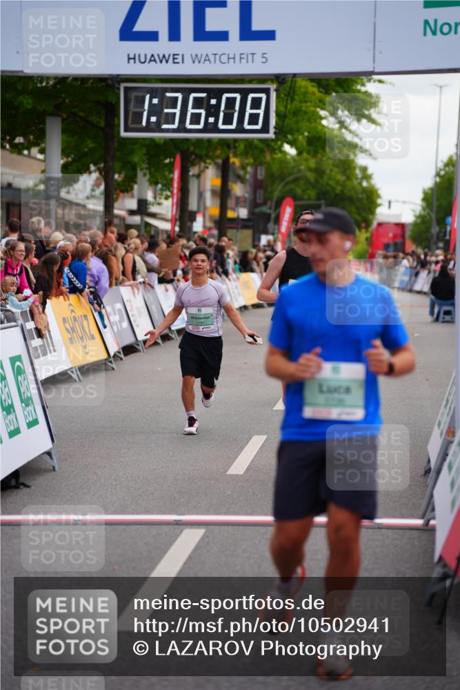 20.09.2026 - PSD Bank Halbmarathon LAZAROV Photography http://msf.ph/oto/10502941 20.09.2026 11:36:07 Ziel 1105, 1739, 1781, 2056, 2349, 2848, 3176, 4500 meine-sportfotos.de