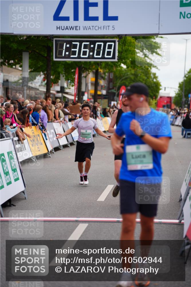 20.09.2026 - PSD Bank Halbmarathon LAZAROV Photography http://msf.ph/oto/10502944 20.09.2026 11:36:07 Ziel 1105, 1739, 1781, 2056, 2349, 2848, 3176, 4500 meine-sportfotos.de