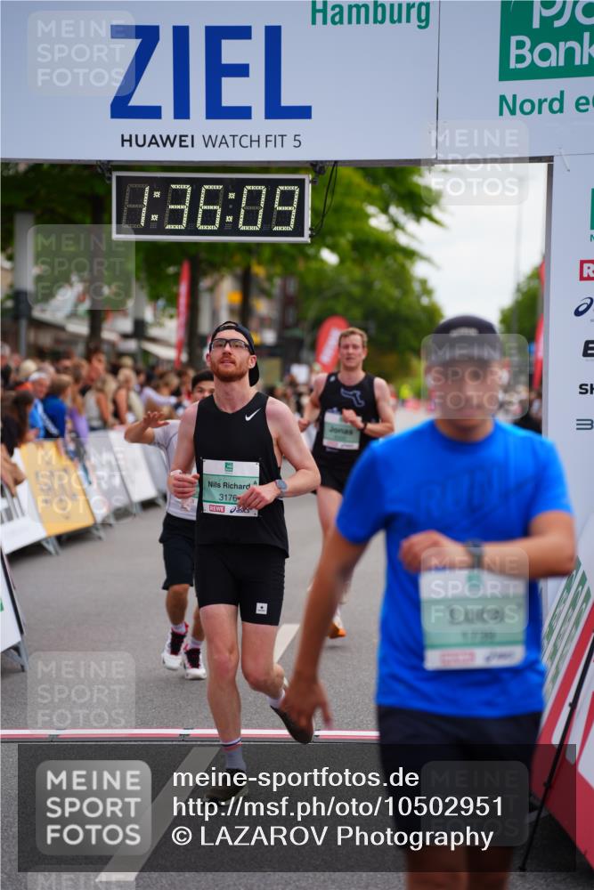 20.09.2026 - PSD Bank Halbmarathon LAZAROV Photography http://msf.ph/oto/10502951 20.09.2026 11:36:08 Ziel 1105, 1739, 1781, 2056, 2349, 2848, 3176, 4500 meine-sportfotos.de