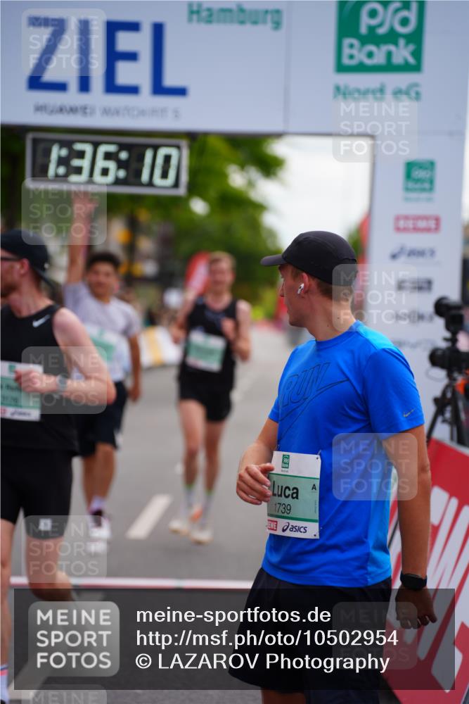 20.09.2026 - PSD Bank Halbmarathon LAZAROV Photography http://msf.ph/oto/10502954 20.09.2026 11:36:09 Ziel 1105, 1739, 1781, 2056, 2349, 2848, 3176, 4500 meine-sportfotos.de