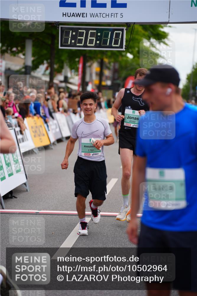 20.09.2026 - PSD Bank Halbmarathon LAZAROV Photography http://msf.ph/oto/10502964 20.09.2026 11:36:10 Ziel 1105, 1739, 1781, 2349, 2848, 3176, 4500 meine-sportfotos.de