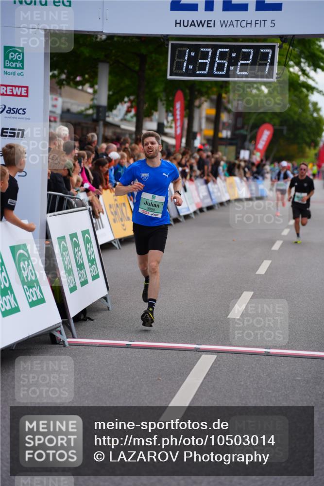 20.09.2026 - PSD Bank Halbmarathon LAZAROV Photography http://msf.ph/oto/10503014 20.09.2026 11:36:26 Ziel 1193, 2306, 3999, 4052 meine-sportfotos.de