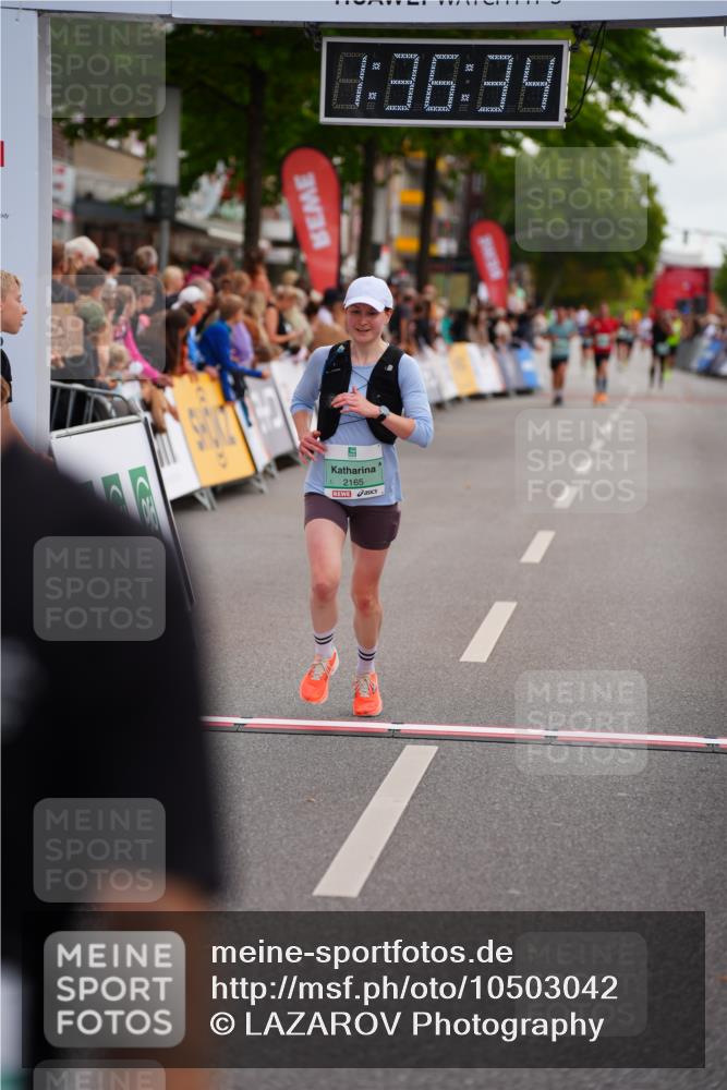 20.09.2026 - PSD Bank Halbmarathon LAZAROV Photography http://msf.ph/oto/10503042 20.09.2026 11:36:33 Ziel 2165, 3999, 4052 meine-sportfotos.de
