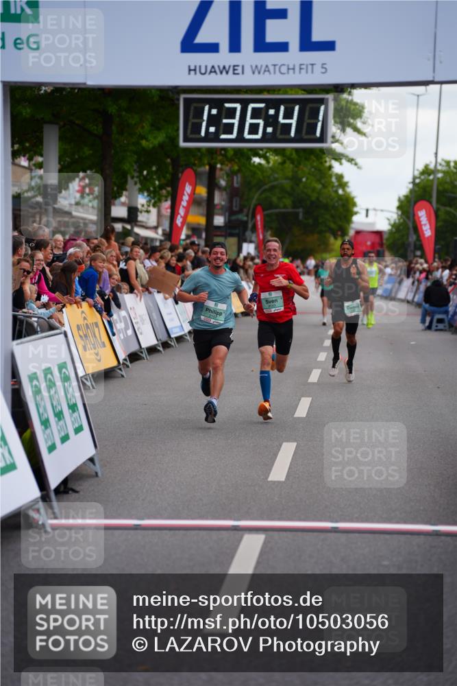 20.09.2026 - PSD Bank Halbmarathon LAZAROV Photography http://msf.ph/oto/10503056 20.09.2026 11:36:41 Ziel 2157, 2165, 2722, 4143 meine-sportfotos.de