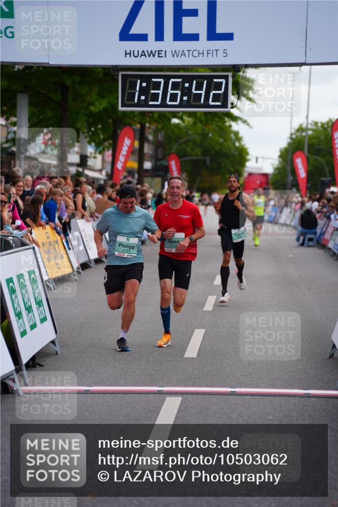 20.09.2026 - PSD Bank Halbmarathon LAZAROV Photography http://msf.ph/oto/10503062 20.09.2026 11:36:42 Ziel 2157, 2165, 2722, 4143 meine-sportfotos.de
