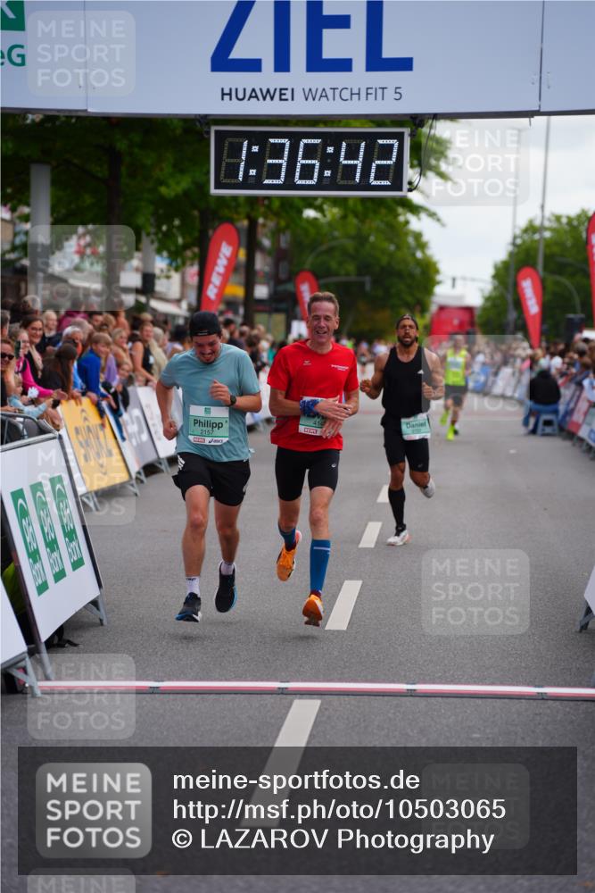 20.09.2026 - PSD Bank Halbmarathon LAZAROV Photography http://msf.ph/oto/10503065 20.09.2026 11:36:42 Ziel 2157, 2165, 2722, 4143 meine-sportfotos.de