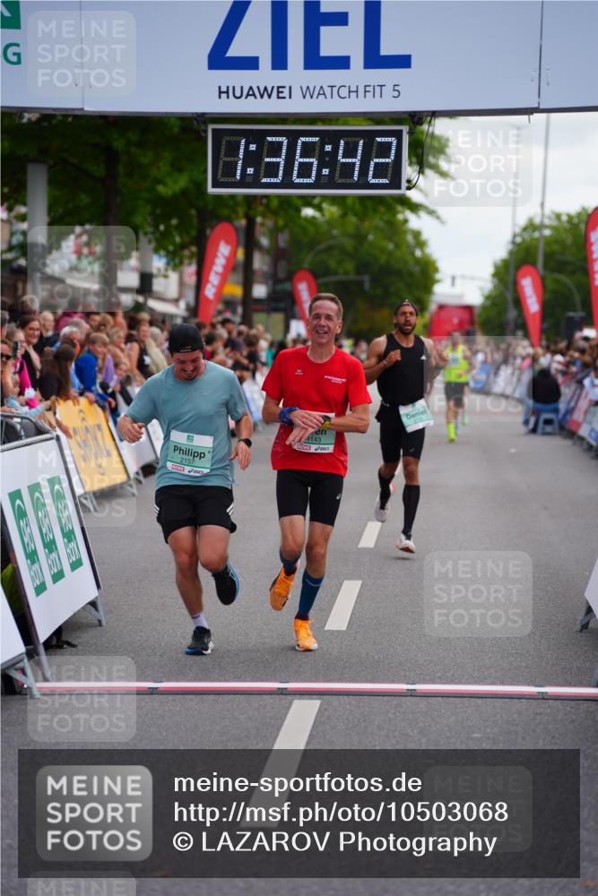 20.09.2026 - PSD Bank Halbmarathon LAZAROV Photography http://msf.ph/oto/10503068 20.09.2026 11:36:42 Ziel 2157, 2165, 2722, 4143 meine-sportfotos.de