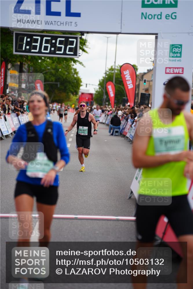 20.09.2026 - PSD Bank Halbmarathon LAZAROV Photography http://msf.ph/oto/10503132 20.09.2026 11:36:52 Ziel 1319, 1670, 2487, 2722, 4142, 4503 meine-sportfotos.de