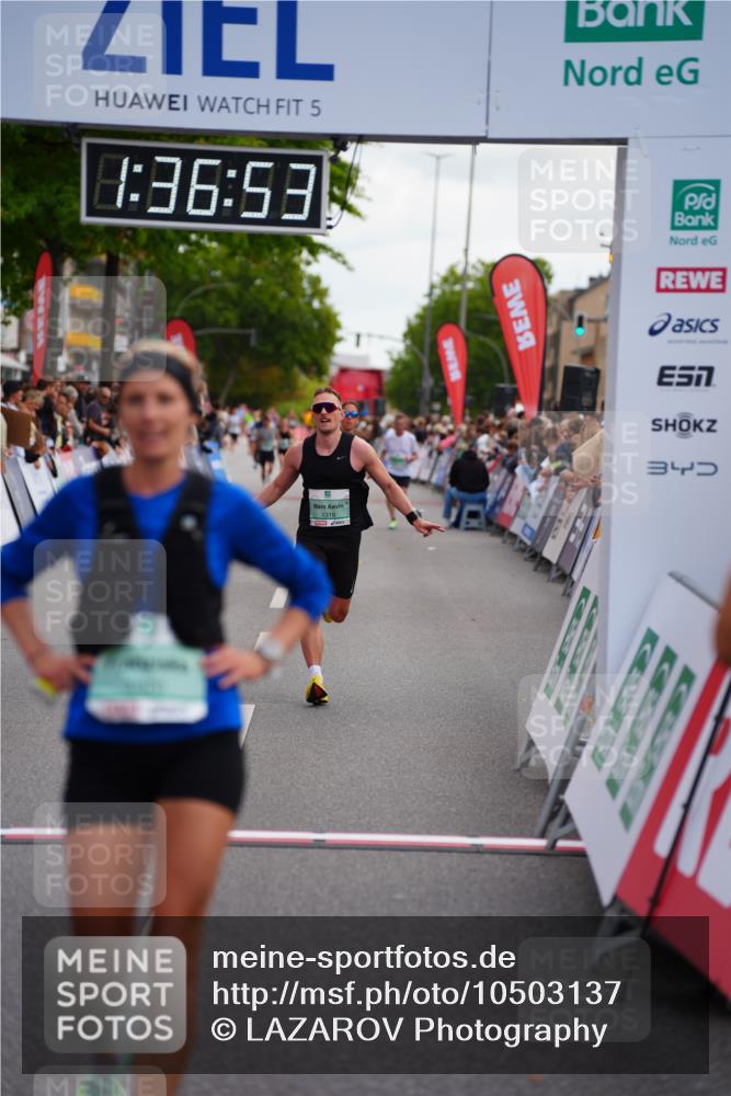 20.09.2026 - PSD Bank Halbmarathon LAZAROV Photography http://msf.ph/oto/10503137 20.09.2026 11:36:52 Ziel 1319, 1670, 2487, 2722, 4142, 4503 meine-sportfotos.de