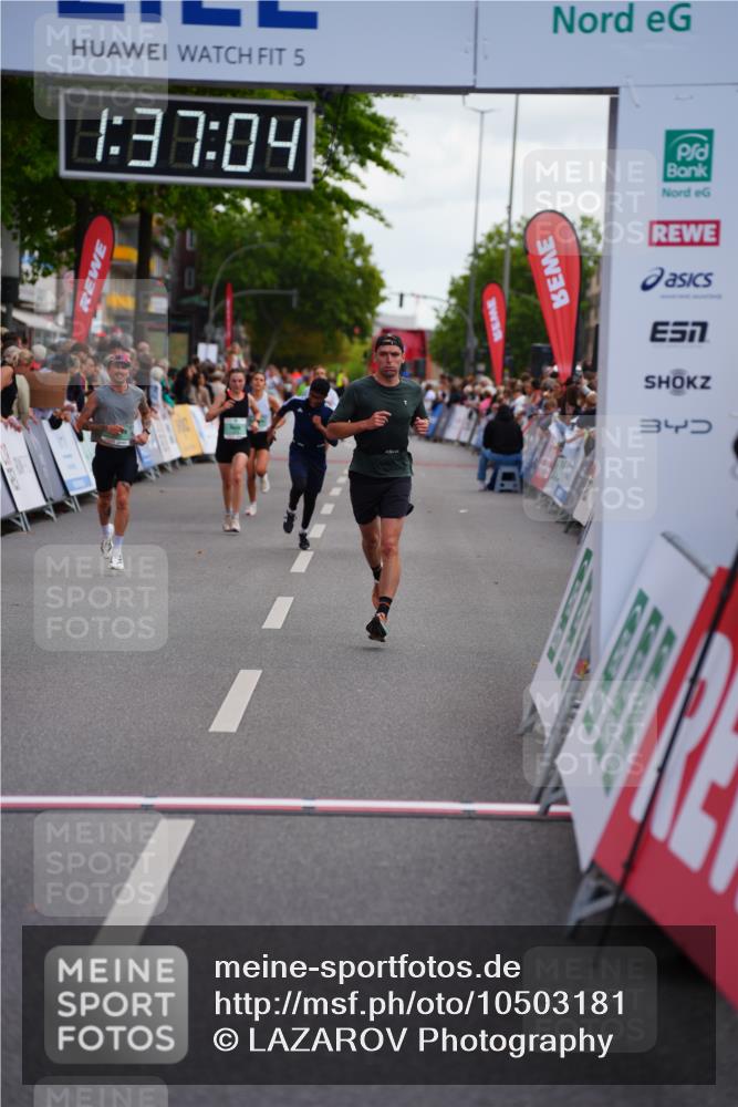 20.09.2026 - PSD Bank Halbmarathon LAZAROV Photography http://msf.ph/oto/10503181 20.09.2026 11:37:03 Ziel 2925, 4142, 4260, 4651, 4779 meine-sportfotos.de