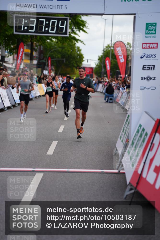 20.09.2026 - PSD Bank Halbmarathon LAZAROV Photography http://msf.ph/oto/10503187 20.09.2026 11:37:04 Ziel 2925, 3299, 4142, 4260, 4651, 4779 meine-sportfotos.de