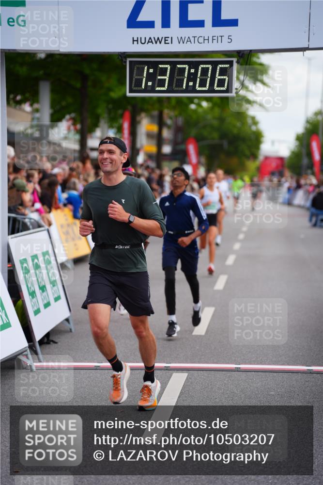 20.09.2026 - PSD Bank Halbmarathon LAZAROV Photography http://msf.ph/oto/10503207 20.09.2026 11:37:06 Ziel 1812, 2925, 3299, 4260, 4651, 4779 meine-sportfotos.de