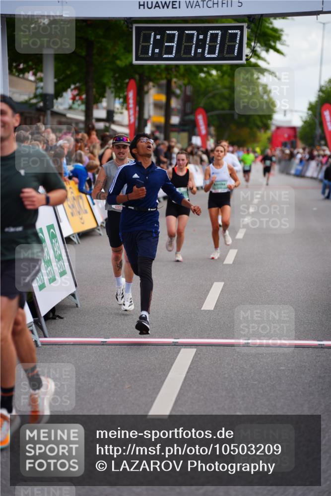 20.09.2026 - PSD Bank Halbmarathon LAZAROV Photography http://msf.ph/oto/10503209 20.09.2026 11:37:06 Ziel 1812, 2925, 3299, 4260, 4651, 4779 meine-sportfotos.de