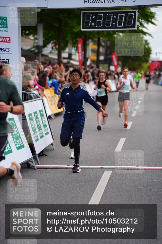 20.09.2026 - PSD Bank Halbmarathon LAZAROV Photography http://msf.ph/oto/10503212 20.09.2026 11:37:07 Ziel 1812, 2925, 3299, 4260, 4651, 4779, 4796 meine-sportfotos.de