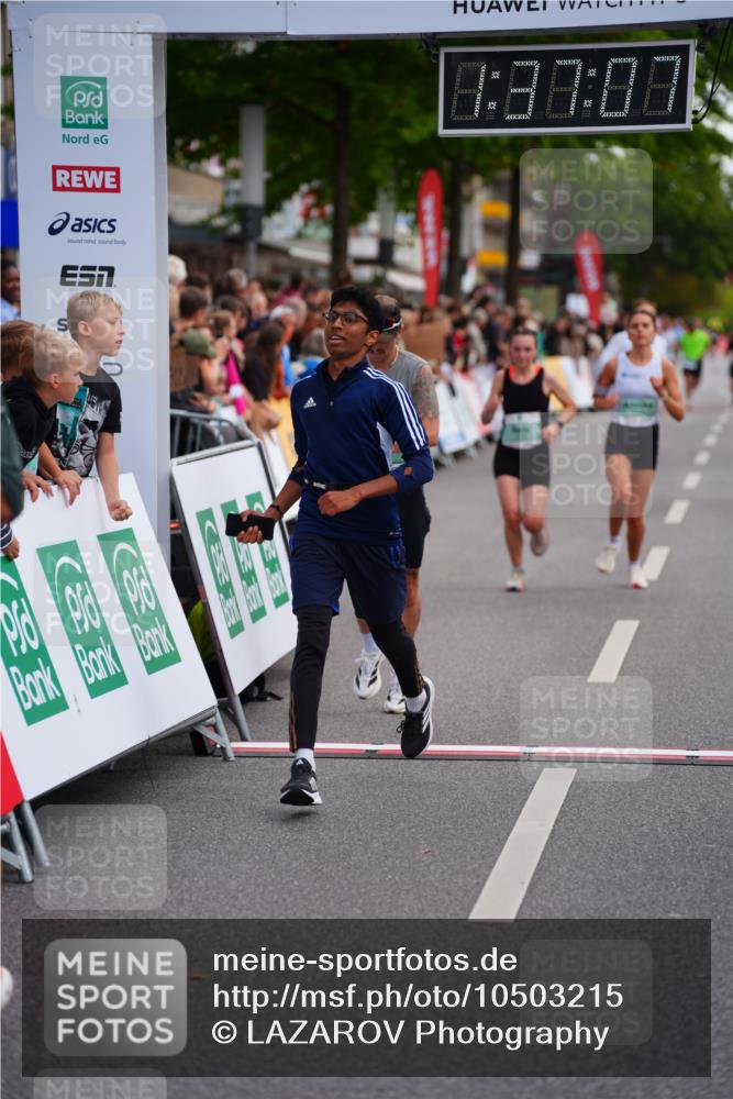 20.09.2026 - PSD Bank Halbmarathon LAZAROV Photography http://msf.ph/oto/10503215 20.09.2026 11:37:07 Ziel 1812, 2925, 3299, 4260, 4651, 4779, 4796 meine-sportfotos.de