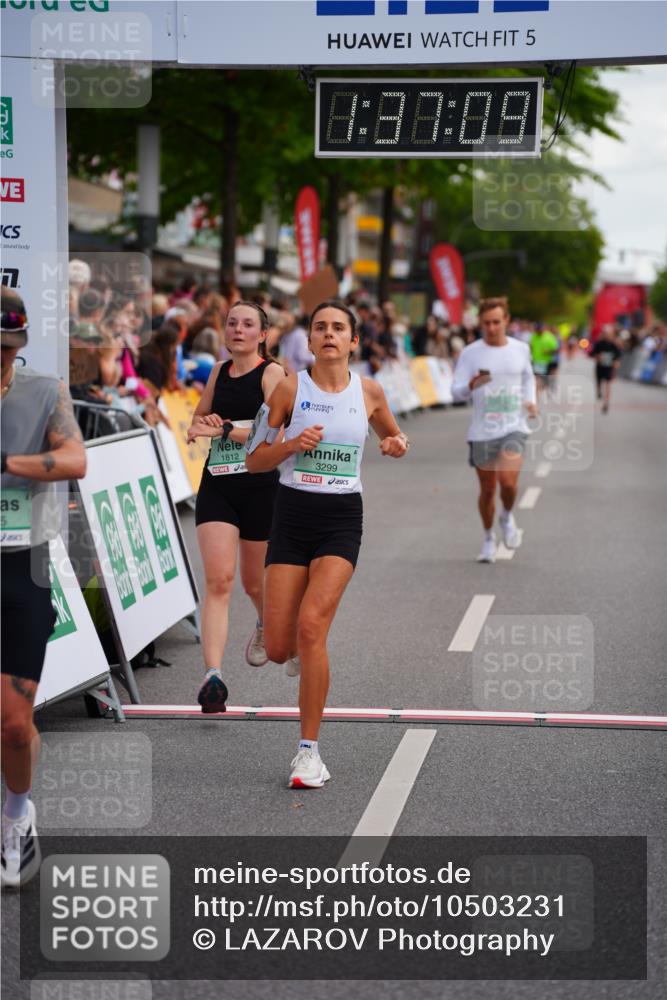 20.09.2026 - PSD Bank Halbmarathon LAZAROV Photography http://msf.ph/oto/10503231 20.09.2026 11:37:09 Ziel 1812, 2925, 3299, 4260, 4779, 4796 meine-sportfotos.de
