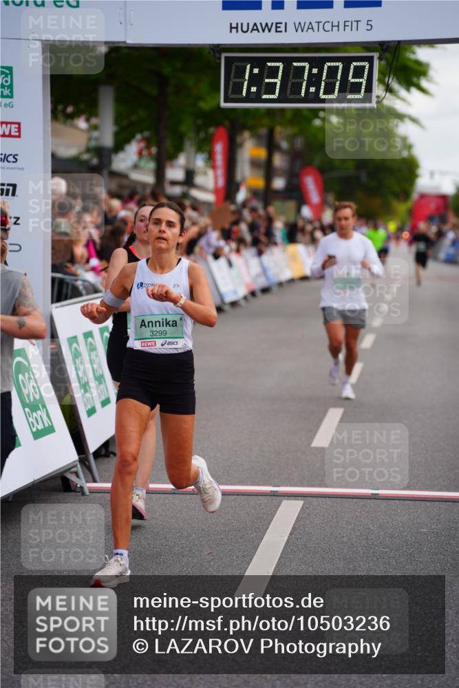 20.09.2026 - PSD Bank Halbmarathon LAZAROV Photography http://msf.ph/oto/10503236 20.09.2026 11:37:09 Ziel 1812, 2925, 3299, 4260, 4779, 4796 meine-sportfotos.de