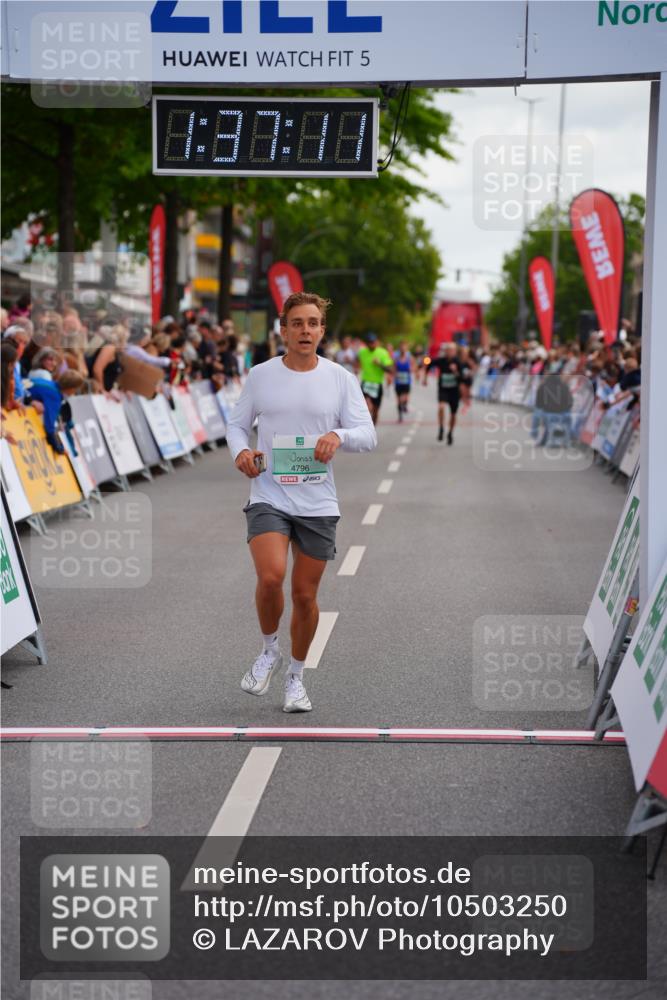 20.09.2026 - PSD Bank Halbmarathon LAZAROV Photography http://msf.ph/oto/10503250 20.09.2026 11:37:11 Ziel 1812, 2925, 3299, 4260, 4779, 4796 meine-sportfotos.de