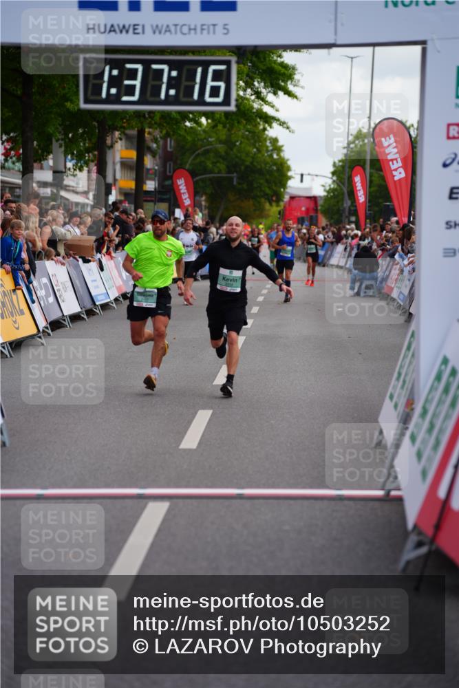 20.09.2026 - PSD Bank Halbmarathon LAZAROV Photography http://msf.ph/oto/10503252 20.09.2026 11:37:15 Ziel 1812, 2102, 2925, 3299, 3359, 4779, 4796 meine-sportfotos.de
