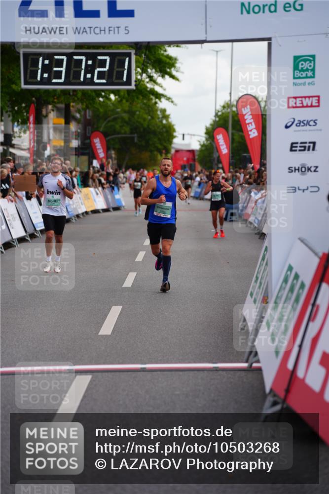20.09.2026 - PSD Bank Halbmarathon LAZAROV Photography http://msf.ph/oto/10503268 20.09.2026 11:37:21 Ziel 2102, 3295, 3359, 4571 meine-sportfotos.de