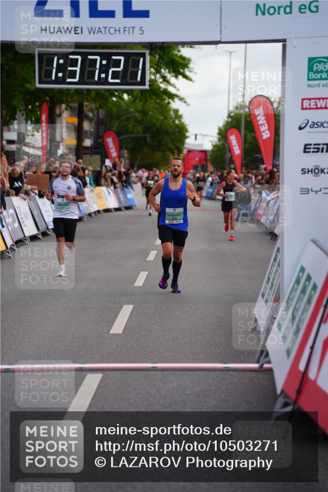20.09.2026 - PSD Bank Halbmarathon LAZAROV Photography http://msf.ph/oto/10503271 20.09.2026 11:37:21 Ziel 2102, 3295, 3359, 4571 meine-sportfotos.de