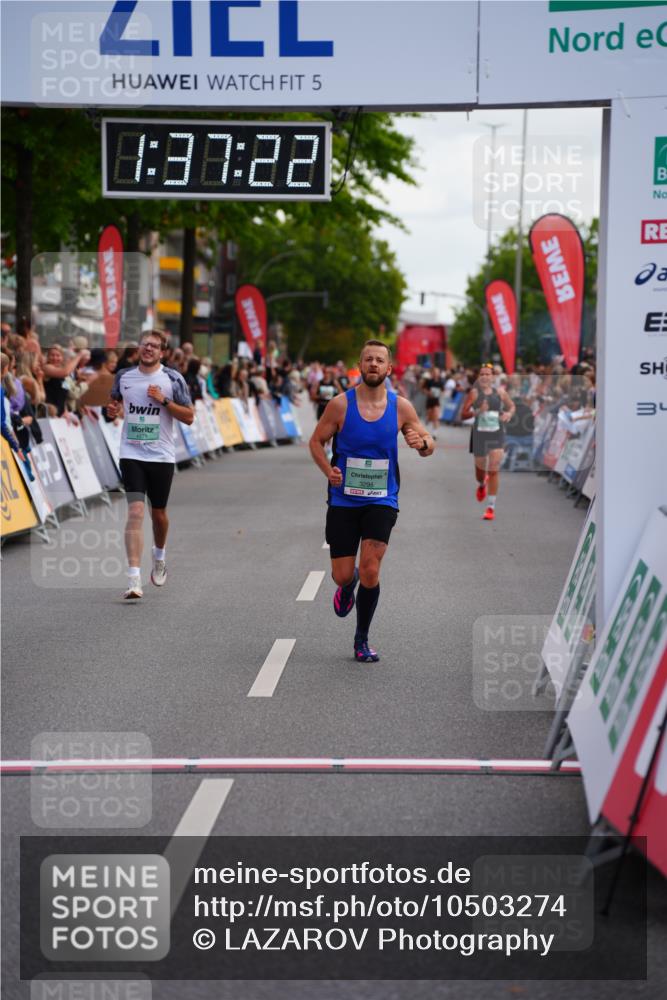 20.09.2026 - PSD Bank Halbmarathon LAZAROV Photography http://msf.ph/oto/10503274 20.09.2026 11:37:21 Ziel 2102, 3295, 3359, 4571 meine-sportfotos.de