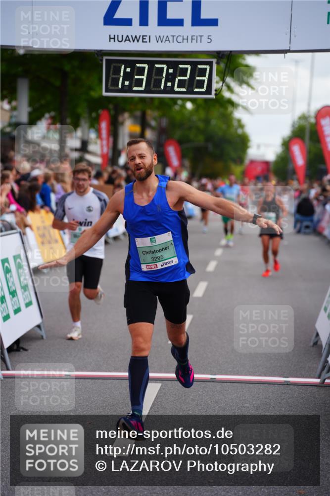 20.09.2026 - PSD Bank Halbmarathon LAZAROV Photography http://msf.ph/oto/10503282 20.09.2026 11:37:23 Ziel 1676, 2102, 3295, 3359, 4571 meine-sportfotos.de