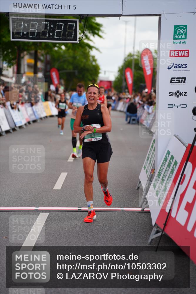 20.09.2026 - PSD Bank Halbmarathon LAZAROV Photography http://msf.ph/oto/10503302 20.09.2026 11:37:27 Ziel 1676, 3295, 3312, 4132, 4571 meine-sportfotos.de