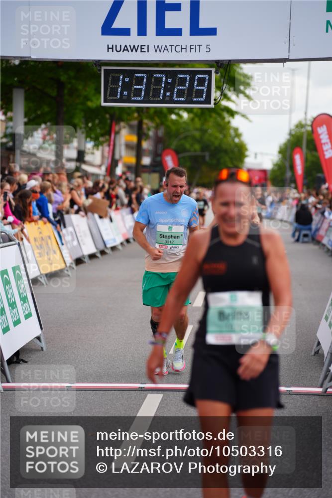 20.09.2026 - PSD Bank Halbmarathon LAZAROV Photography http://msf.ph/oto/10503316 20.09.2026 11:37:29 Ziel 1676, 3295, 3312, 3629, 4132, 4571 meine-sportfotos.de