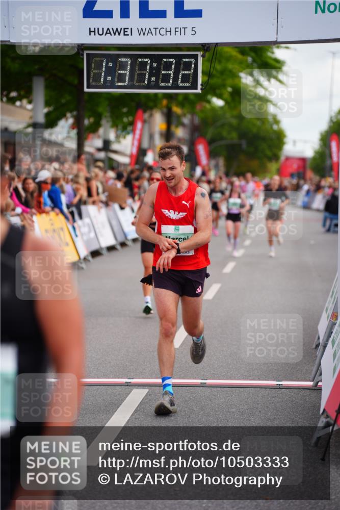 20.09.2026 - PSD Bank Halbmarathon LAZAROV Photography http://msf.ph/oto/10503333 20.09.2026 11:37:31 Ziel 1676, 3312, 3629, 4132, 4571 meine-sportfotos.de