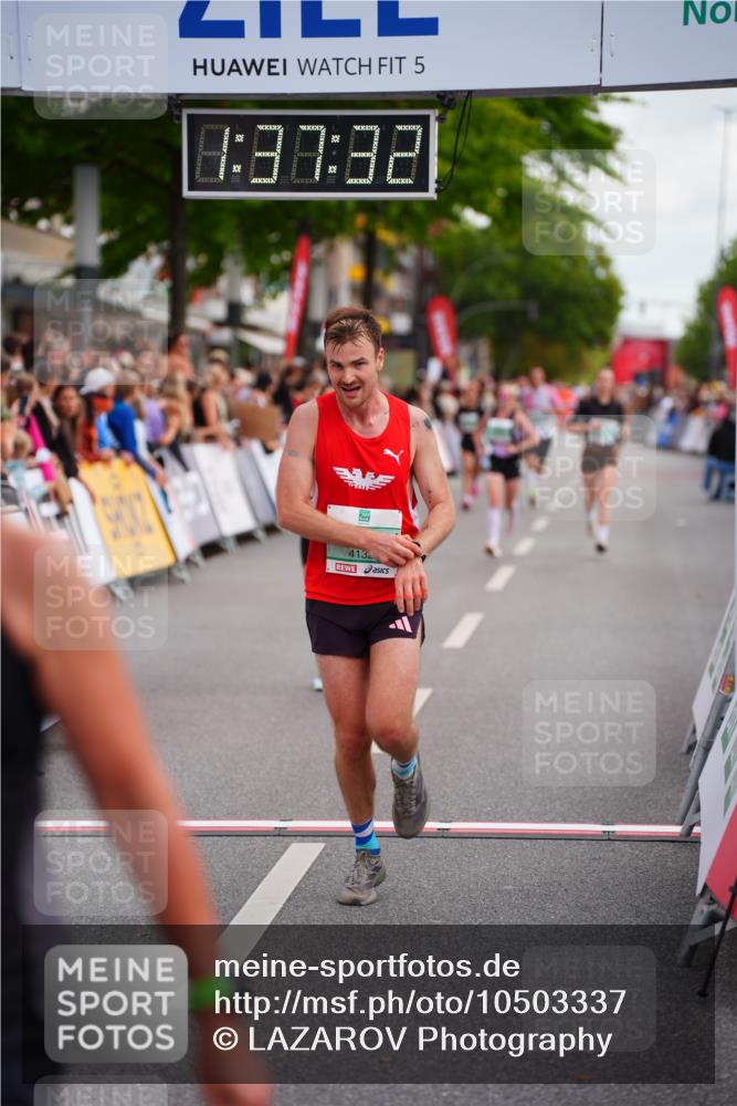 20.09.2026 - PSD Bank Halbmarathon LAZAROV Photography http://msf.ph/oto/10503337 20.09.2026 11:37:31 Ziel 1676, 3312, 3629, 4132, 4571 meine-sportfotos.de