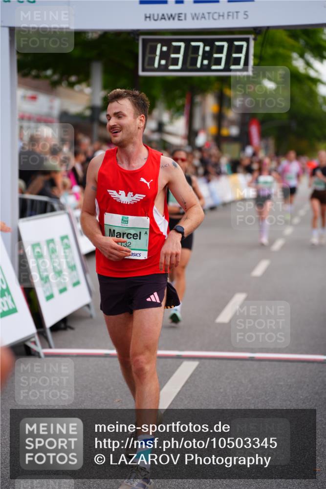 20.09.2026 - PSD Bank Halbmarathon LAZAROV Photography http://msf.ph/oto/10503345 20.09.2026 11:37:32 Ziel 1676, 1944, 2735, 3312, 3629, 4132, 4571 meine-sportfotos.de