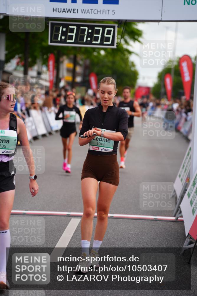 20.09.2026 - PSD Bank Halbmarathon LAZAROV Photography http://msf.ph/oto/10503407 20.09.2026 11:37:38 Ziel 1291, 1353, 1944, 2500, 2735, 3629, 4127, 4132 meine-sportfotos.de